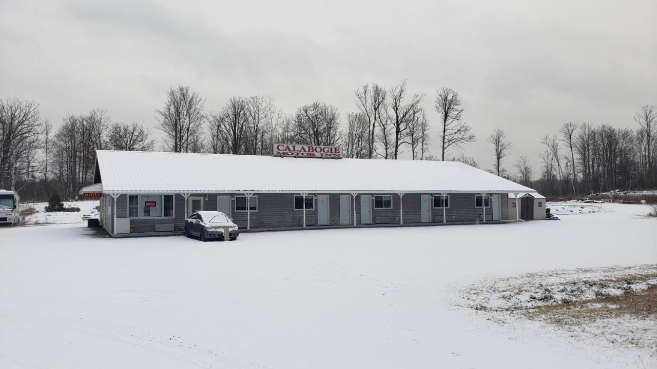 Calabogie Motor Inn Exterior photo