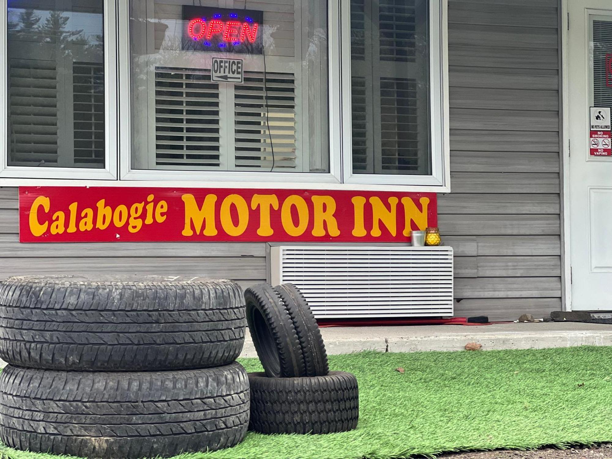 Calabogie Motor Inn Exterior photo